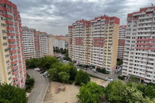 Найти недорогие квартиры в Краснодаре.                                     Продажа 3-комнатной квартиры, 87 м², Краснодар, улица им Героя Аверкиева А.А.,                                                     2